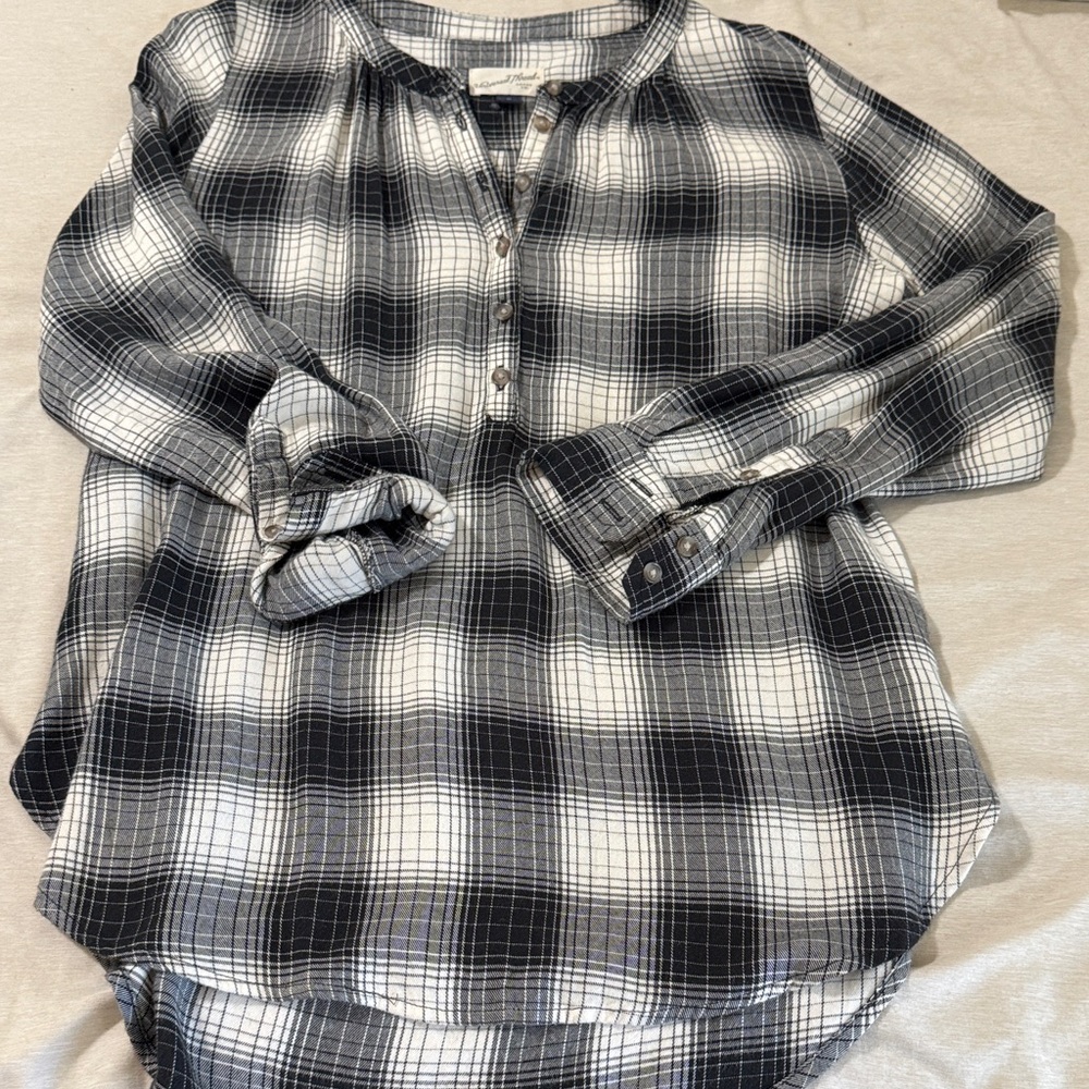 Women's Universal Thread Plaid Button-Up Shirt